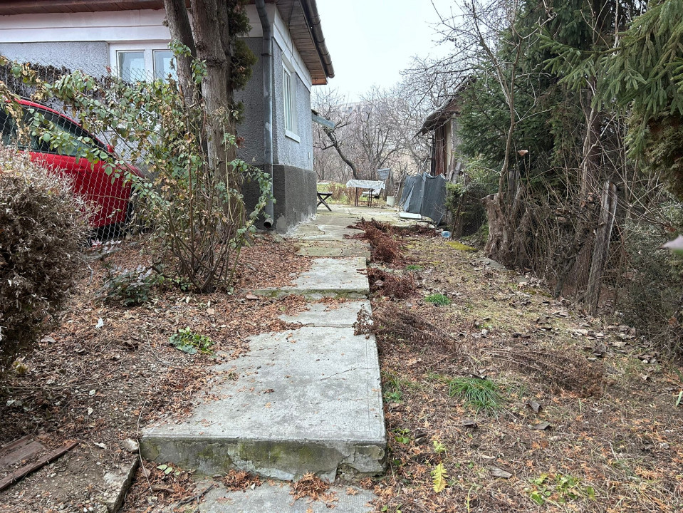  Casa demolabila in Andrei Muresanu , Teren 560 m2!