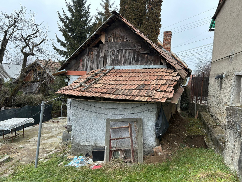  Casa demolabila in Andrei Muresanu , Teren 560 m2!