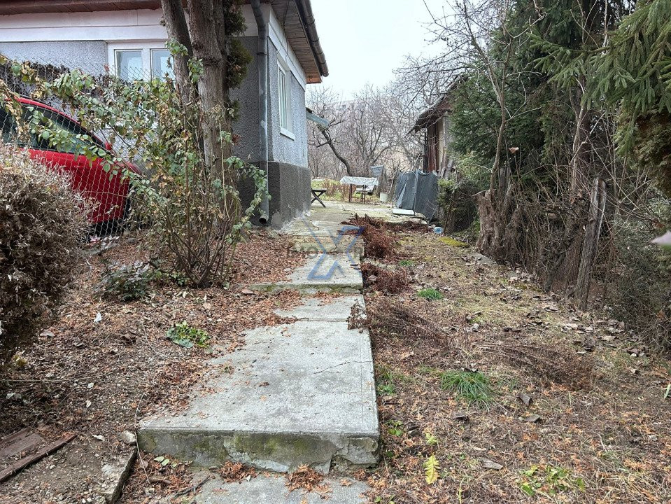 Casa demolabila in Andrei Muresanu , Teren 560 m2!