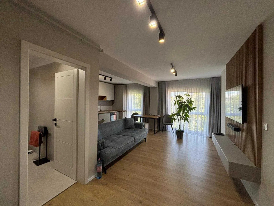 Apartament cu 2 camere, la cheie, etaj intermediar, Calea Baciului