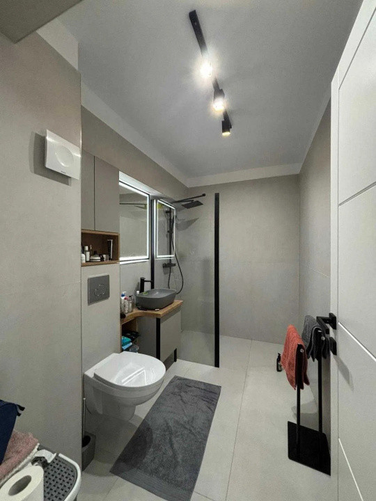 Apartament cu 2 camere, la cheie, etaj intermediar, Calea Baciului