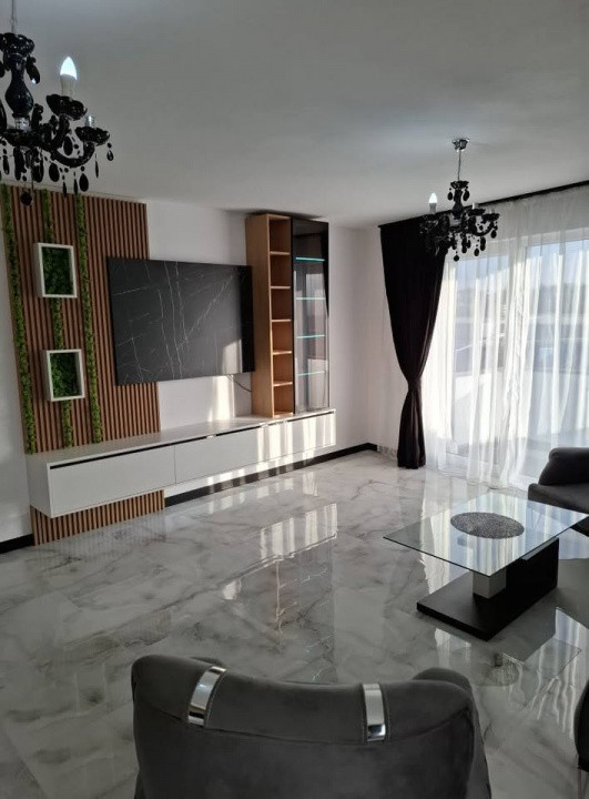 Apartament de 3 camere, etaj intermediar, zona strazii Calea Baciului