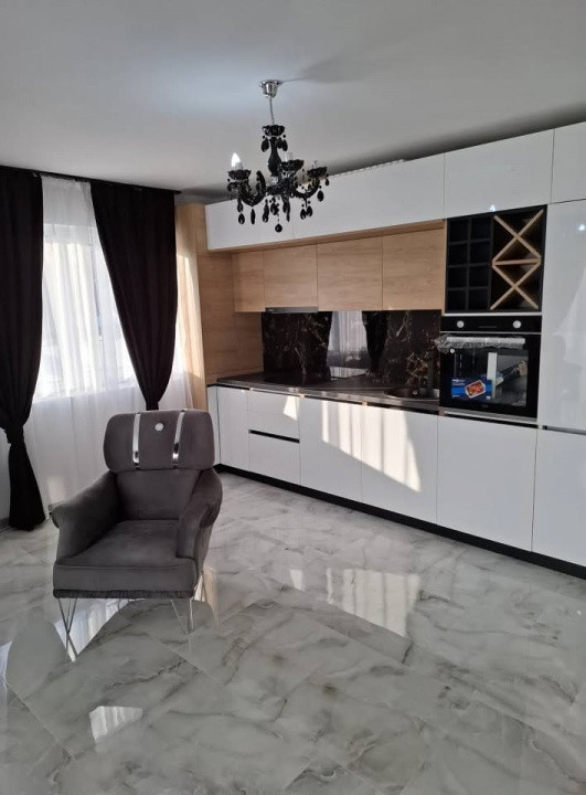 Apartament de 3 camere, etaj intermediar, zona strazii Calea Baciului