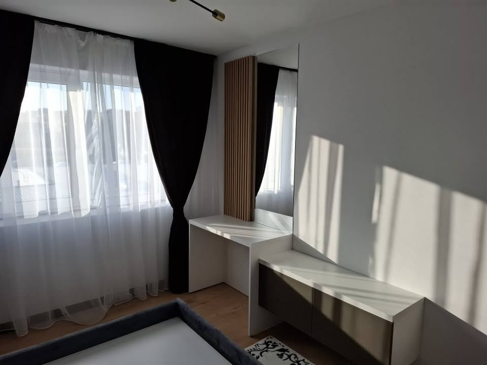 Apartament de 3 camere, etaj intermediar, zona strazii Calea Baciului