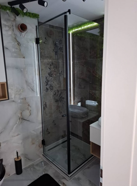 Apartament de 3 camere, etaj intermediar, zona strazii Calea Baciului