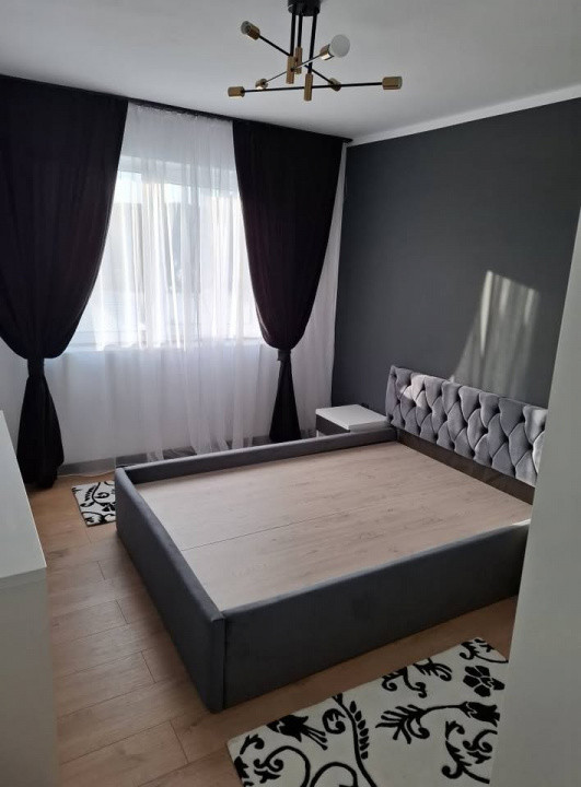Apartament de 3 camere, etaj intermediar, zona strazii Calea Baciului