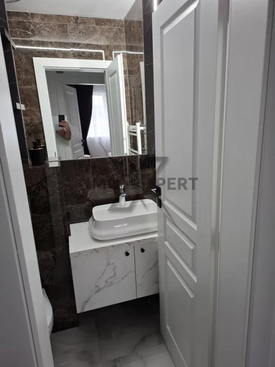 Apartament de 3 camere, etaj intermediar, zona strazii Calea Baciului