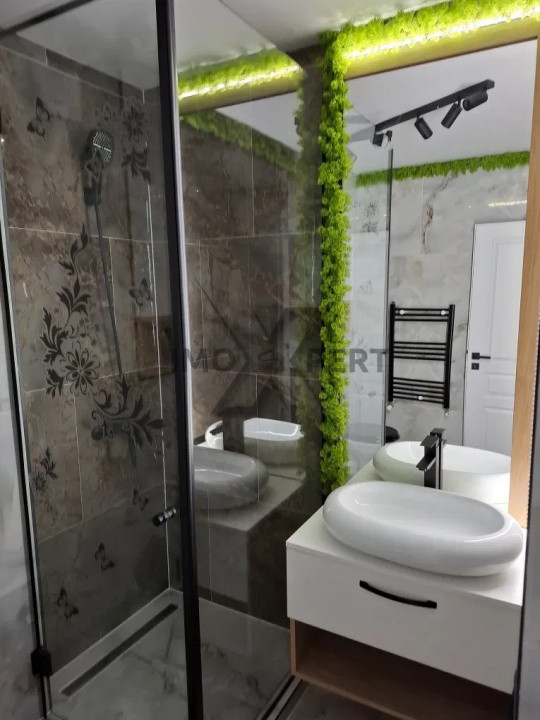 Apartament de 3 camere, etaj intermediar, zona strazii Calea Baciului