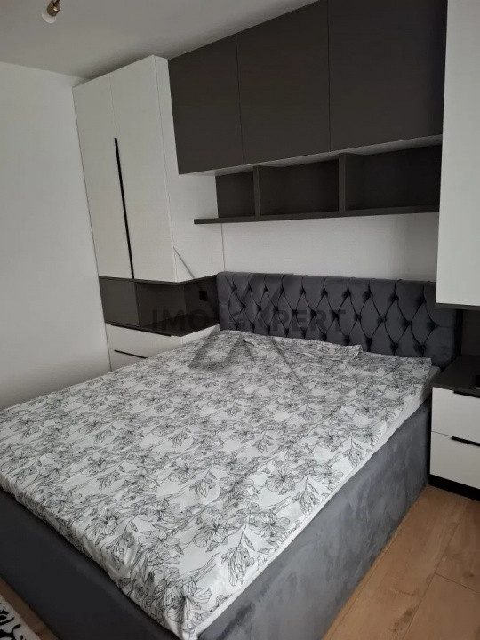 Apartament de 3 camere, etaj intermediar, zona strazii Calea Baciului