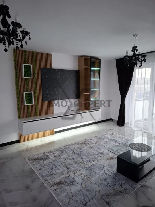 Apartament de 3 camere, etaj intermediar, zona strazii Calea Baciului