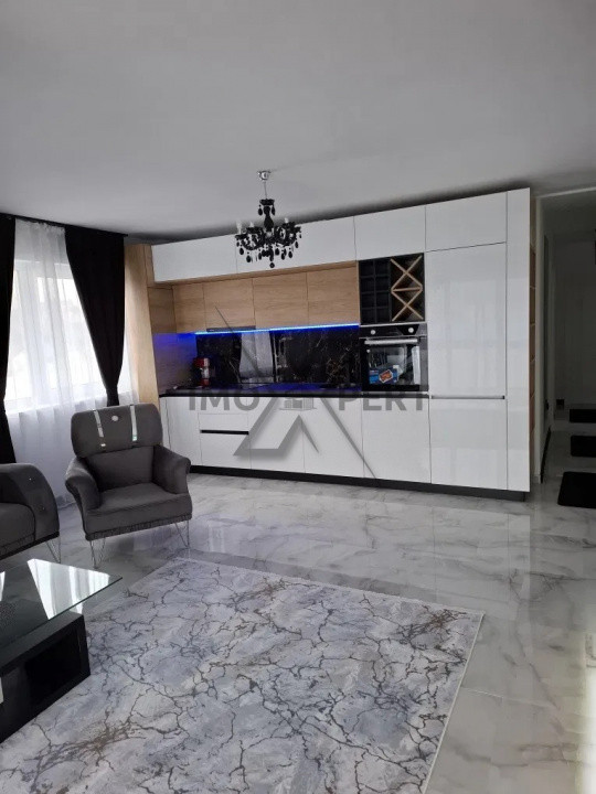 Apartament de 3 camere, etaj intermediar, zona strazii Calea Baciului