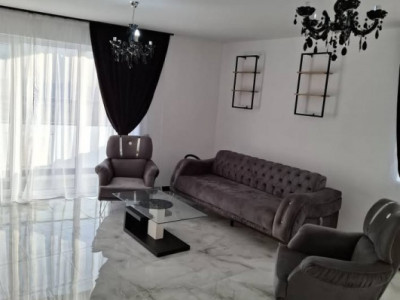 Apartament de 3 camere, etaj intermediar, zona strazii Calea Baciului