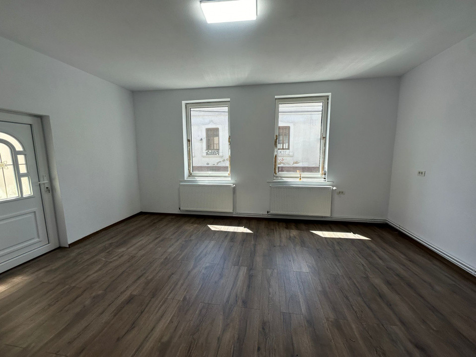 Casa individuala pretabilă pt birou, strada Clinicilor