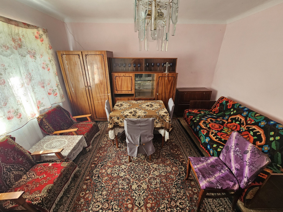 Casa individuala, teren 2200 mp intravilan, drum asfaltat Nadaselu 