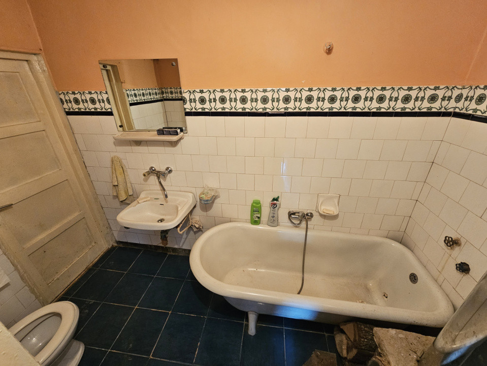 Casa individuala, teren 2200 mp intravilan, drum asfaltat Nadaselu 