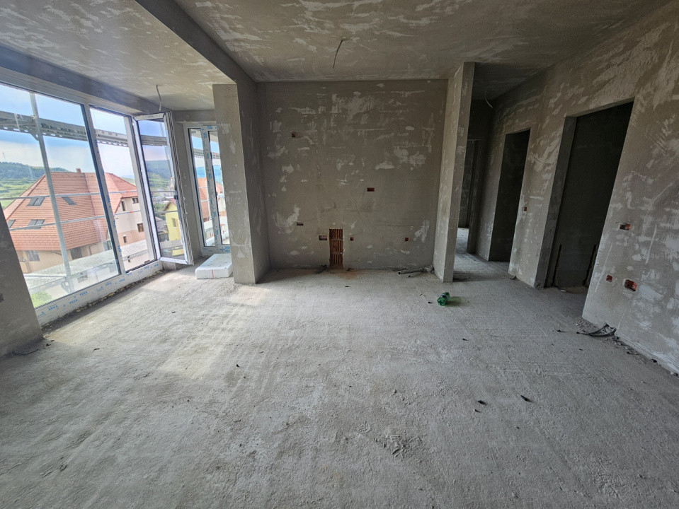 Apartament 3 camere, doua bai, orientare Sud , Baciu Regal 