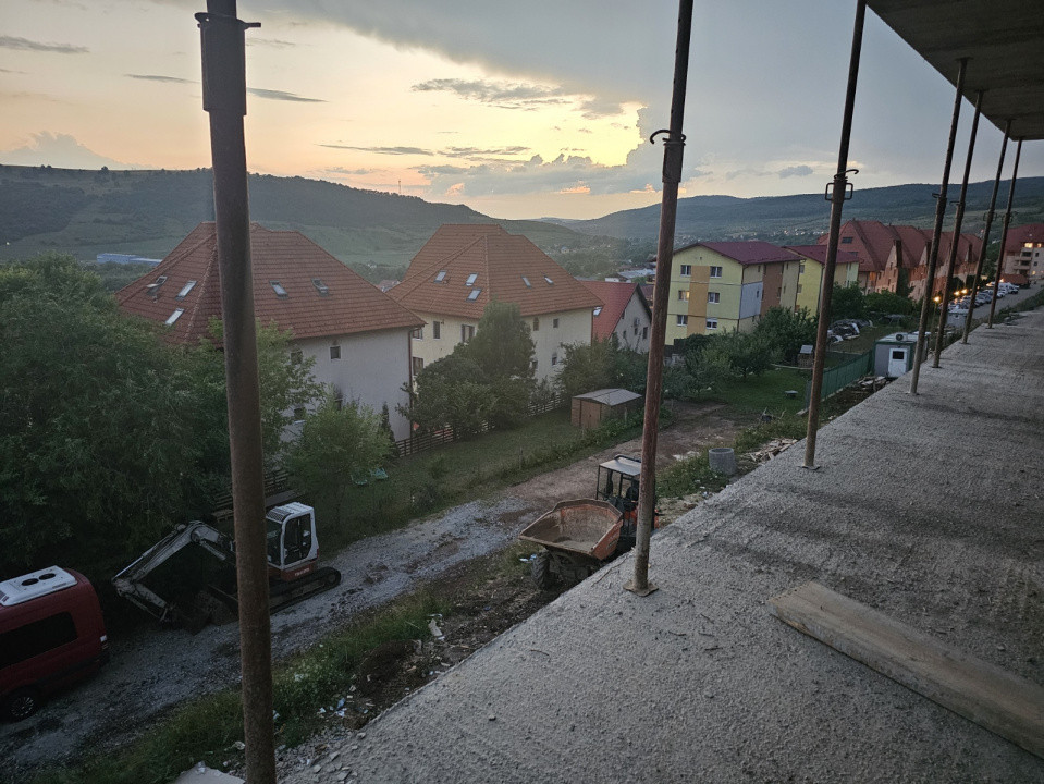 Apartament 3 camere, doua bai, orientare Sud , Baciu Regal 