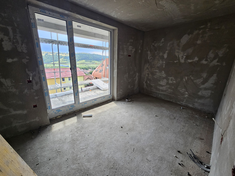 Apartament 3 camere, doua bai, orientare Sud , Baciu Regal 