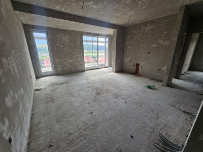 Apartament 3 camere, doua bai, orientare Sud , Baciu Regal 