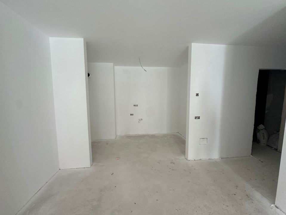 Apartament 4 camere bloc nou zona Intre Lacuri 
