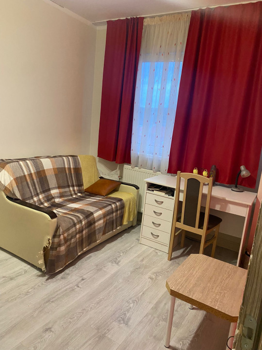 Apartament cu 3 camere etaj intermediar zona Petrom Baciu 