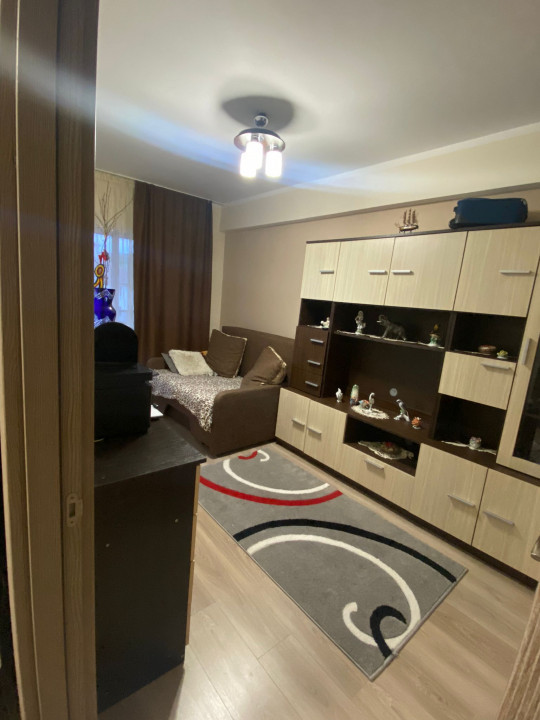 Apartament cu 3 camere etaj intermediar zona Petrom Baciu 