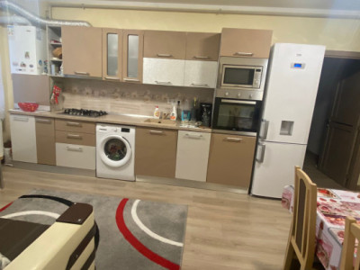 Apartament cu 3 camere etaj intermediar zona Petrom Baciu 