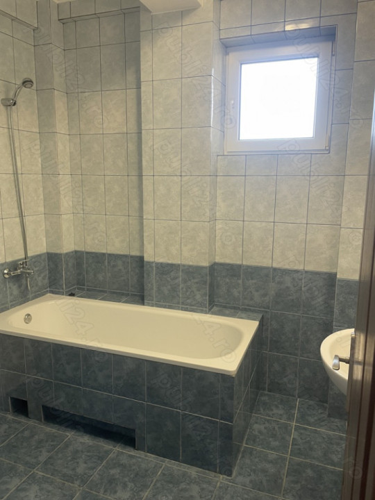 Apartament cu 3 camere, 2 balcoane, 1 terasa, 68mp utili, Manastur zona Nora