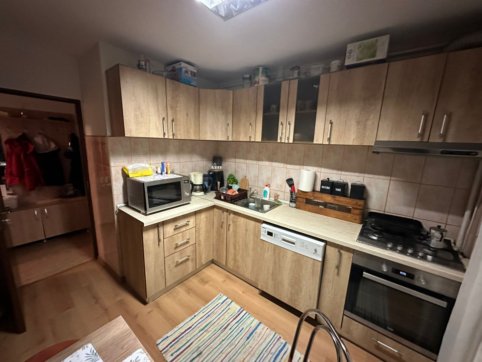 Apartament decomandat,3 camere,2 bai  cartier Intre lacuri