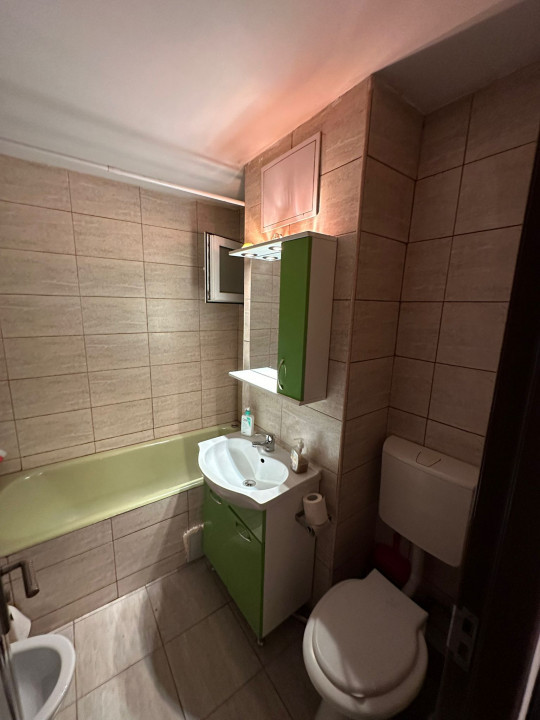 Apartament decomandat,3 camere,2 bai  cartier Intre lacuri