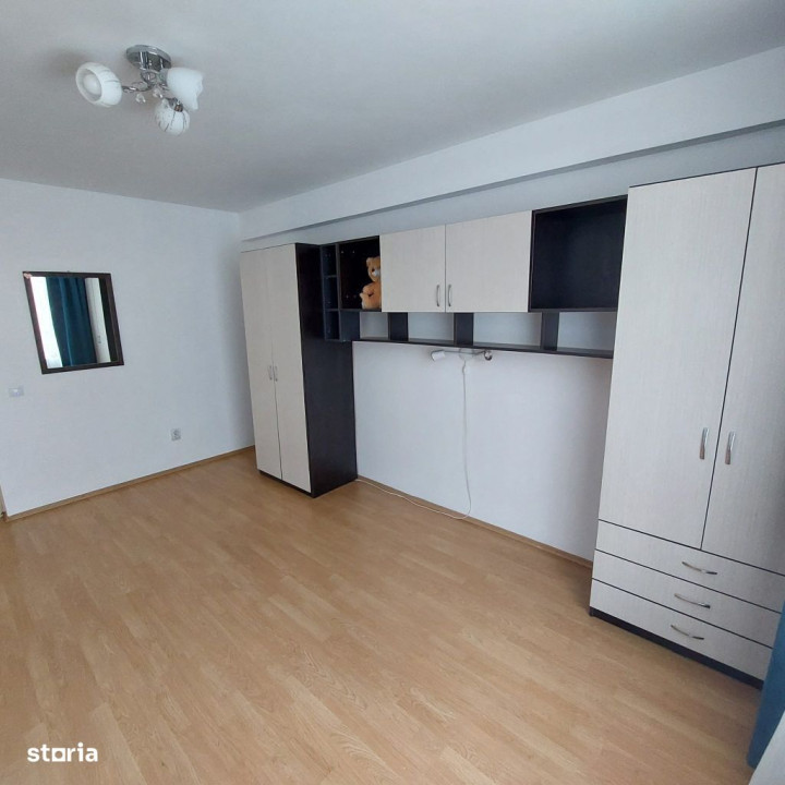 Apartament de 3 camere, etaj intermediar, cartier Europa