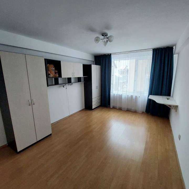 Apartament de 3 camere, etaj intermediar, cartier Europa
