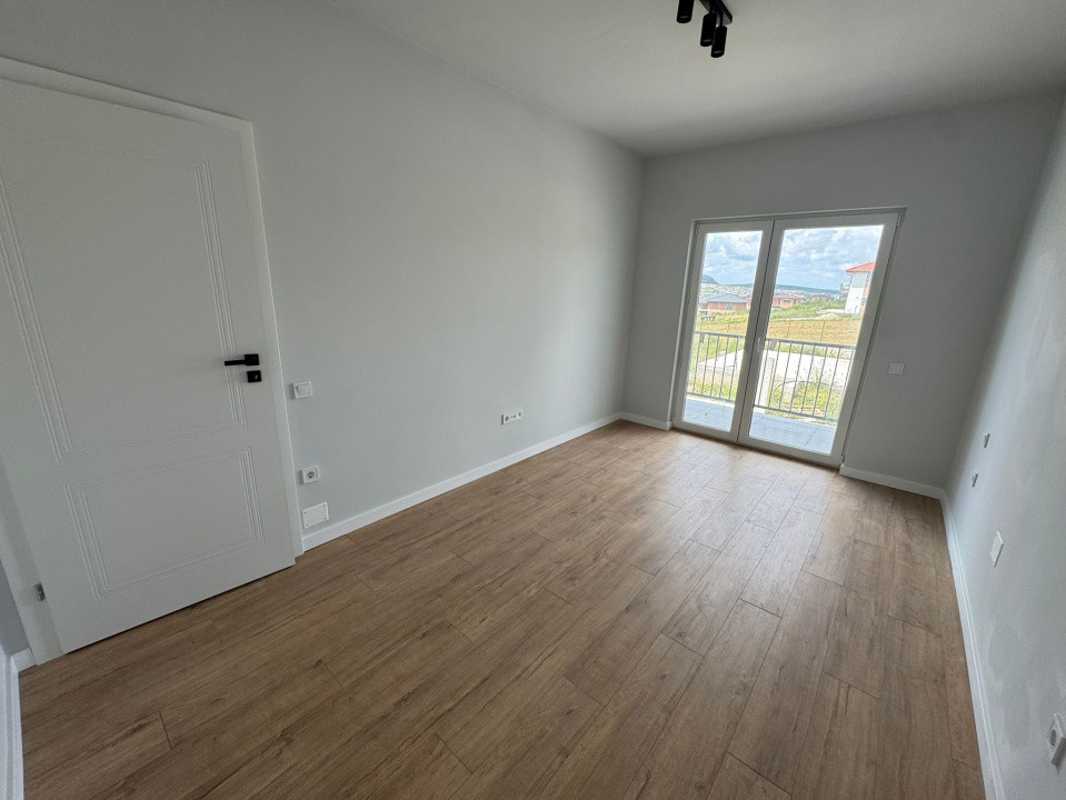 Duplex, Finisat, 4 camere, 3 bai, Teren 370 , Complex Nou!