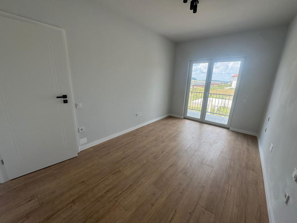 Duplex, Finisat, 4 camere, 3 bai, Teren 370 , Complex Nou!