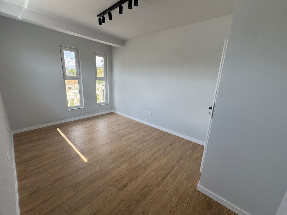 Duplex, Finisat, 4 camere, 3 bai, Teren 370 , Complex Nou!
