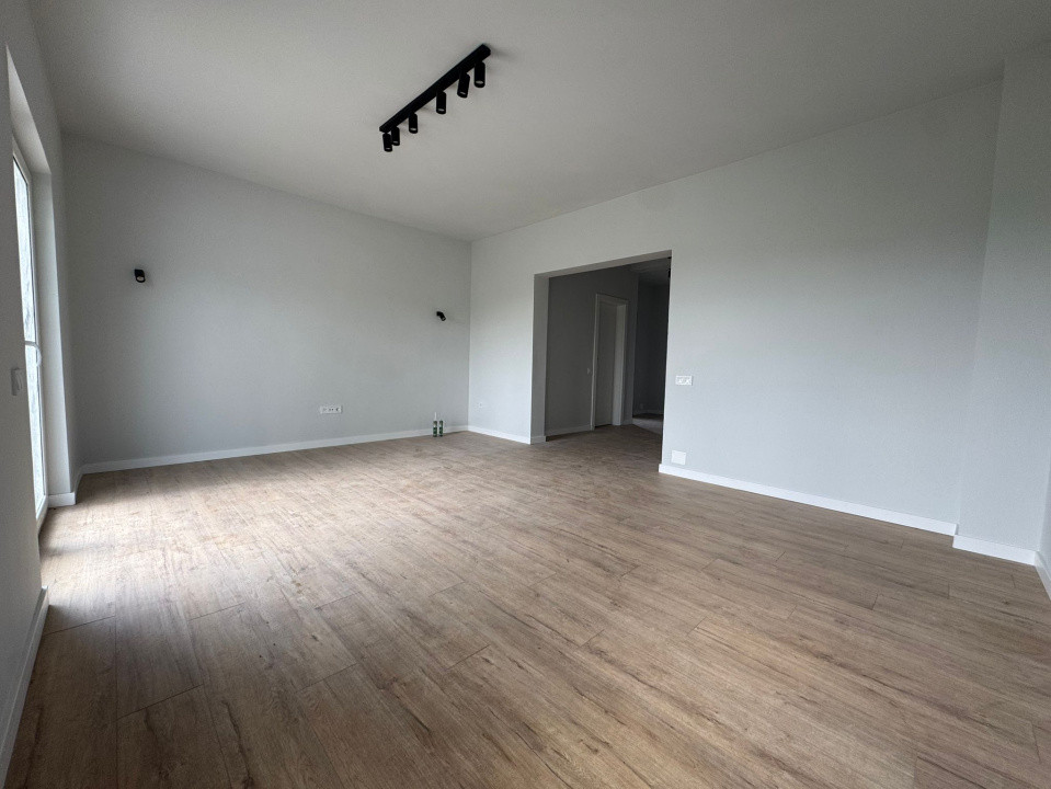 Duplex, Finisat, 4 camere, 3 bai, Teren 370 , Complex Nou!