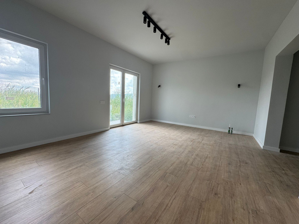 Duplex, Finisat, 4 camere, 3 bai, Teren 370 , Complex Nou!