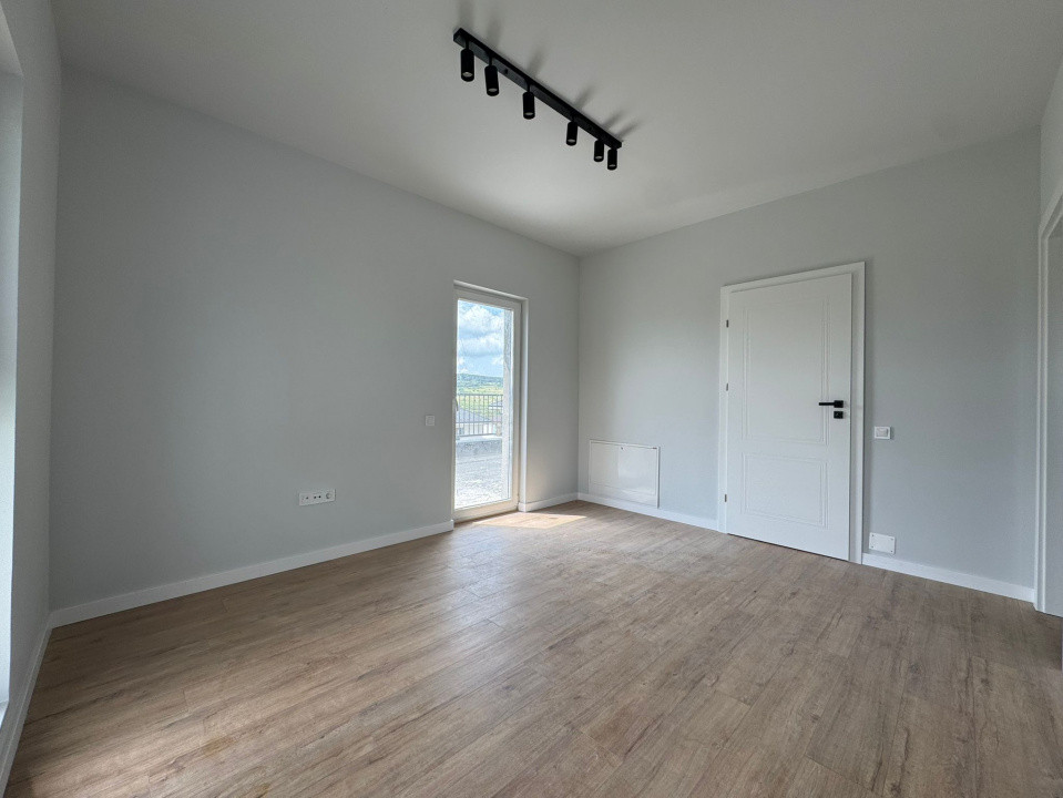 Duplex, Finisat, 4 camere, 3 bai, Teren 370 , Complex Nou!