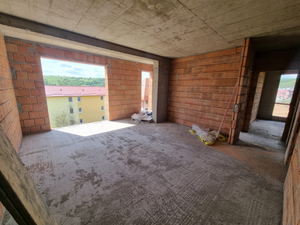 Apartament 3 camere, doua bai, orientare Vest , Baciu Regal 