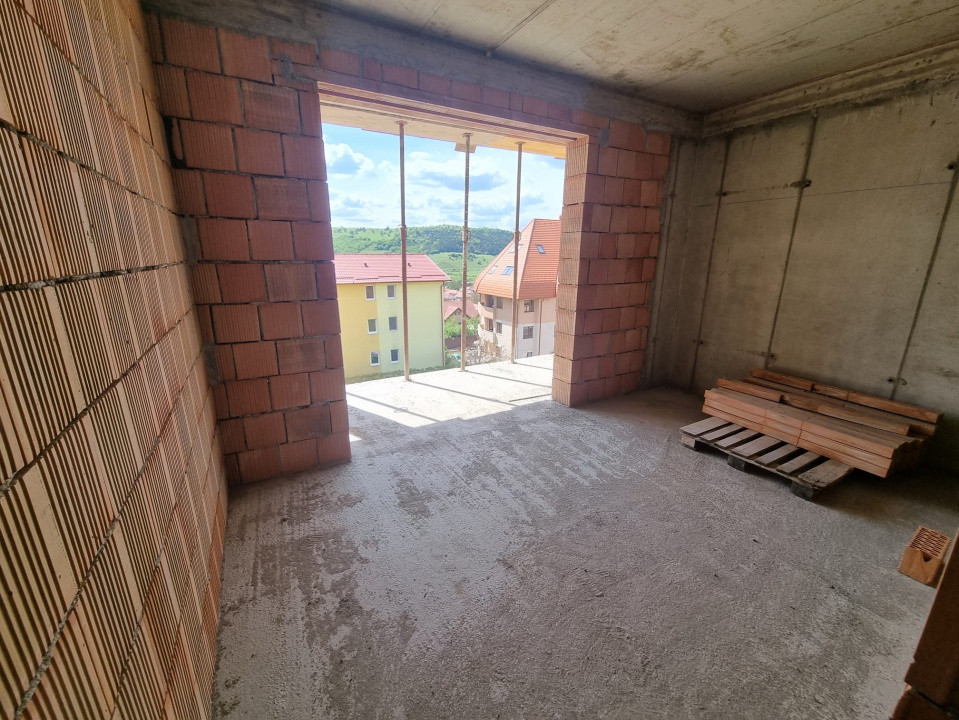 Apartament 3 camere, doua bai, orientare Vest , Baciu Regal 