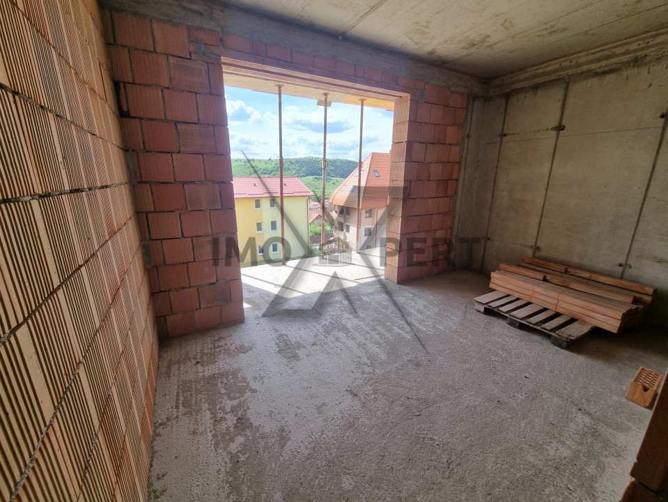 Apartament 3 camere, doua bai, orientare Vest , Baciu Regal 