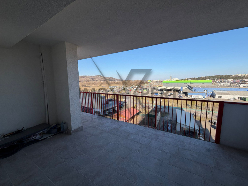 Apartament 3 camere, terasa 20 mp, 2 bai, zona Vivo 