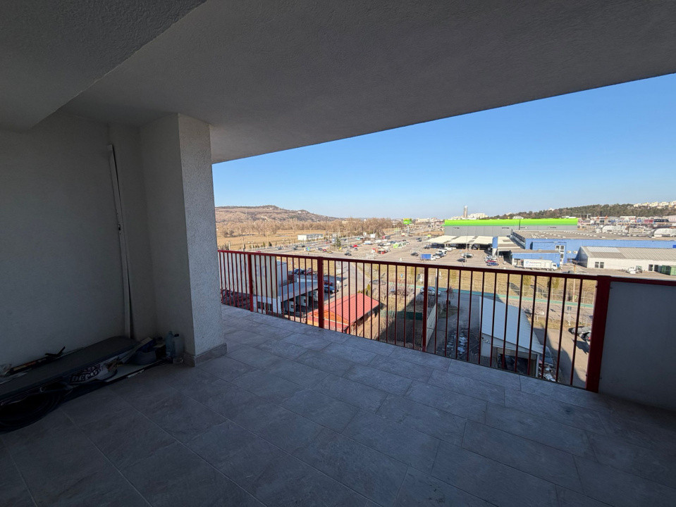 Apartament 3 camere, terasa 20 mp, 2 bai, zona Vivo 