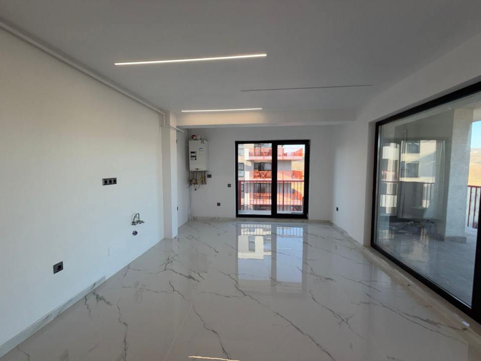 Apartament 3 camere, terasa 20 mp, 2 bai, zona Vivo 