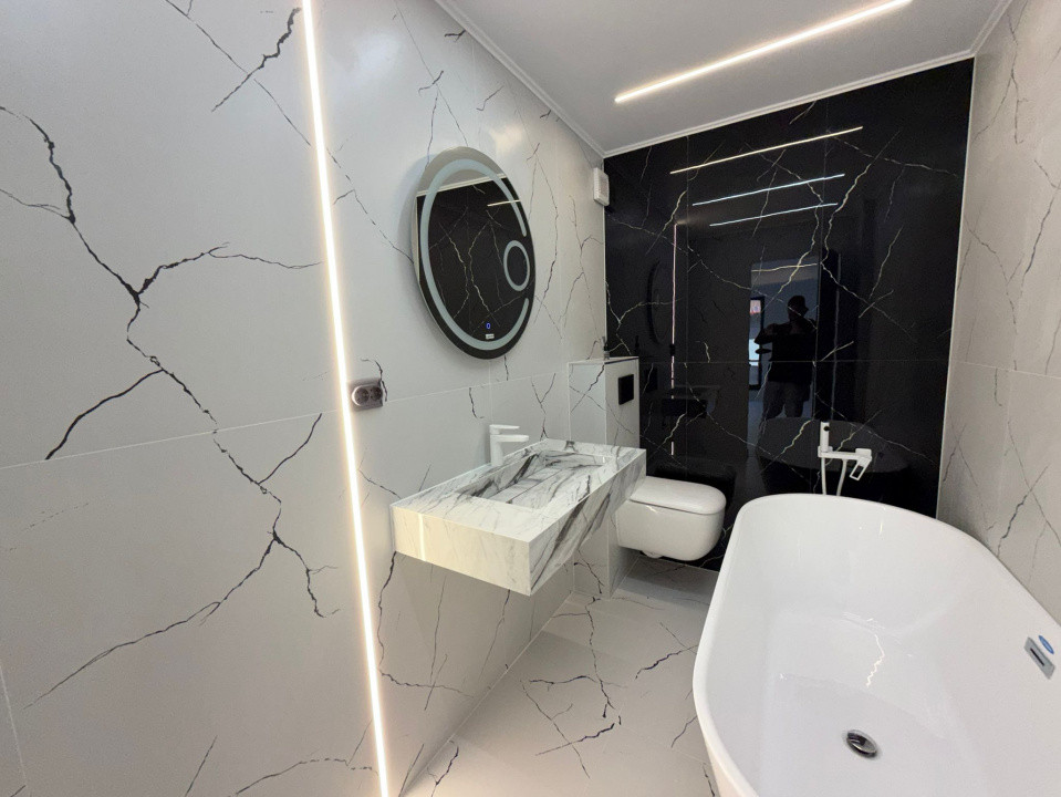 Apartament 3 camere, terasa 20 mp, 2 bai, zona Vivo 