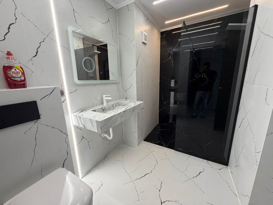 Apartament 3 camere, terasa 20 mp, 2 bai, zona Vivo 