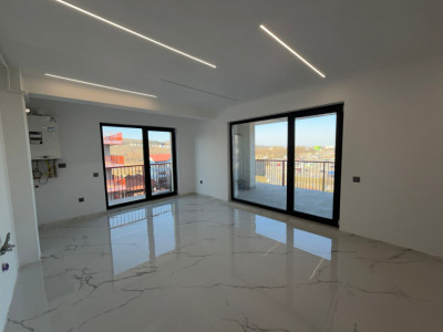 Apartament 3 camere, terasa 20 mp, 2 bai, zona Vivo 