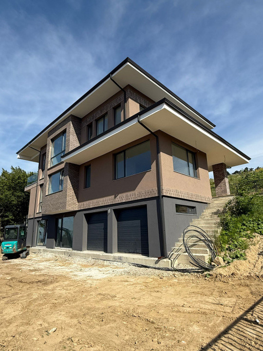 Exclusiv!Casa individuala 300m2 utili ,teren generos, View,Wonderland!