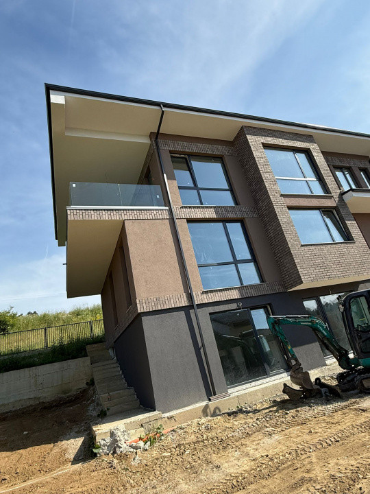 Exclusiv!Casa individuala 300m2 utili ,teren generos, View,Wonderland!