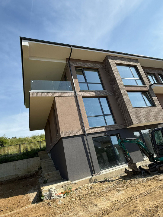 Exclusiv!Casa individuala 300m2 utili ,teren generos, View,Wonderland!